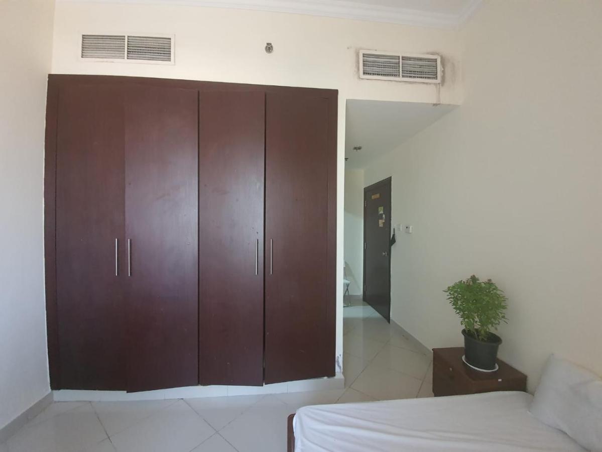 One Masterbedroom In 2 Bedroom Apt,Al Darwesh,Al Barsha 1 Dubai Exteriör bild